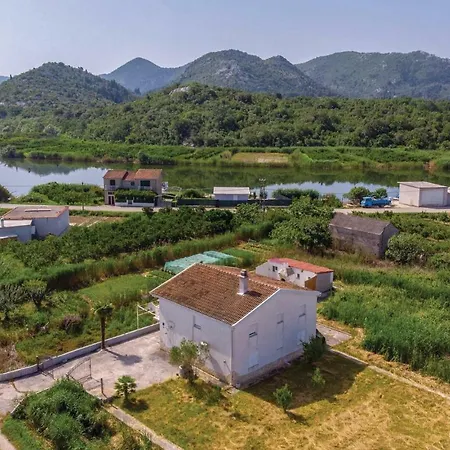 Сasa de vacaciones Two-bedroom Holiday In Opuzen *
